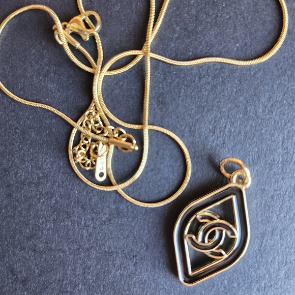 CHANEL Authentic Gold and Black Pendant With Unbranded Chain 3. - Picture 1 of 1